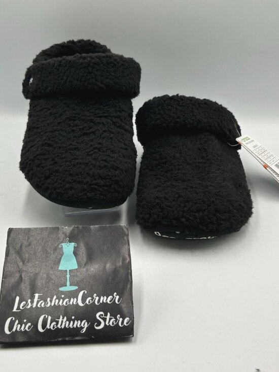 CROCS Other - NWT Crocs Men's Classic Black Fleece Cozzzy Fuzzy Slippers Size 8 3290